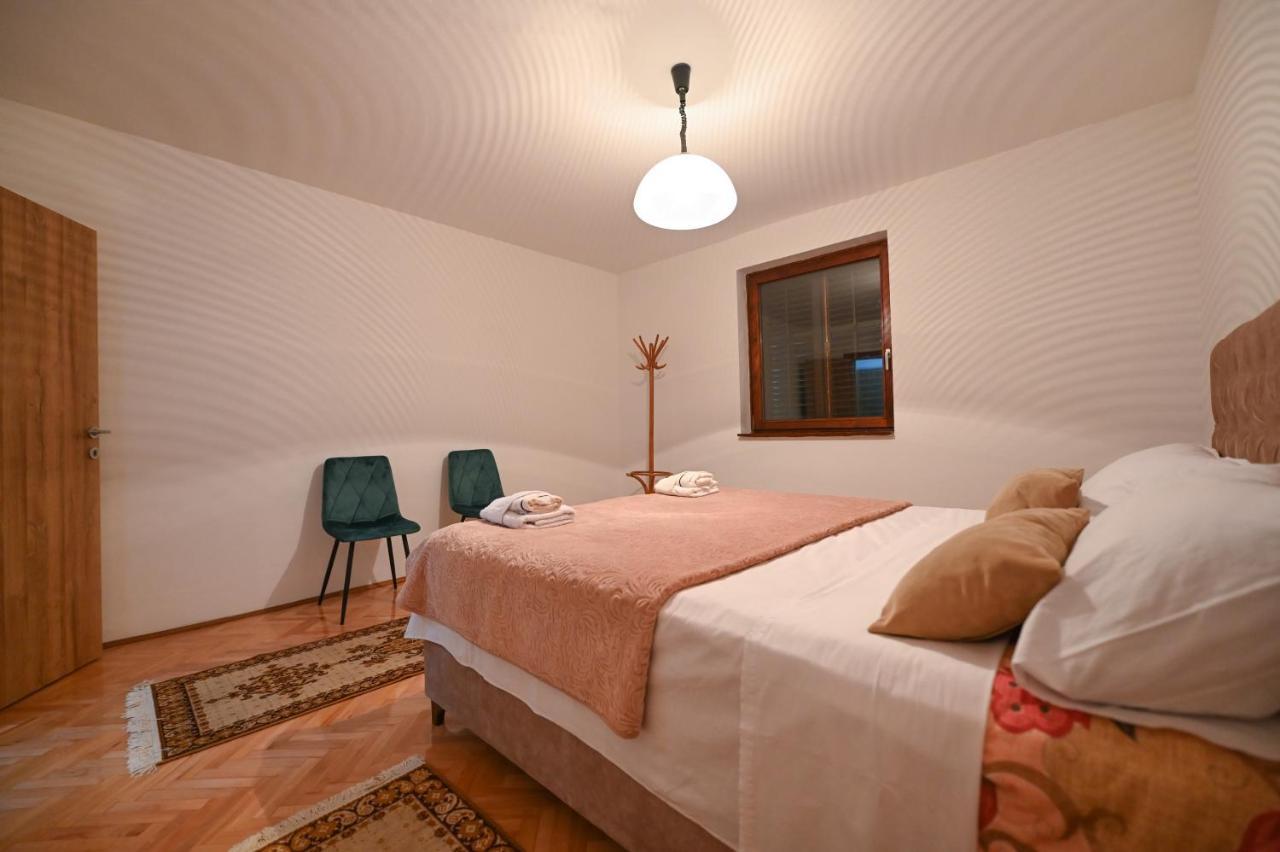 Apartman Oskar Podgoriţa Exterior foto