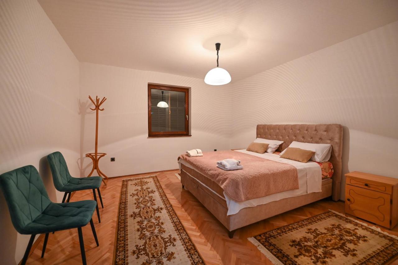 Apartman Oskar Podgoriţa Exterior foto
